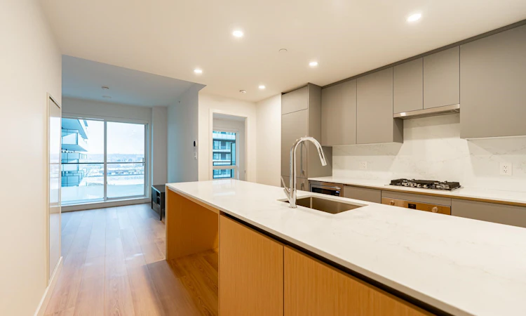 902-7977 Lansdowne Road