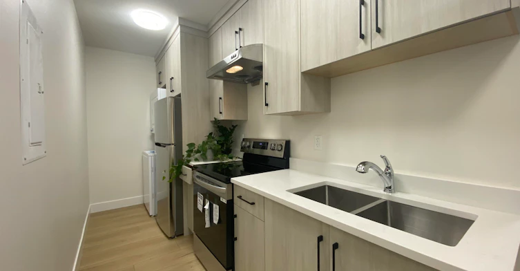 2 Bed Suite-7542 Lindrick Court, Burnaby, BC, V5A 3Y5 - 6