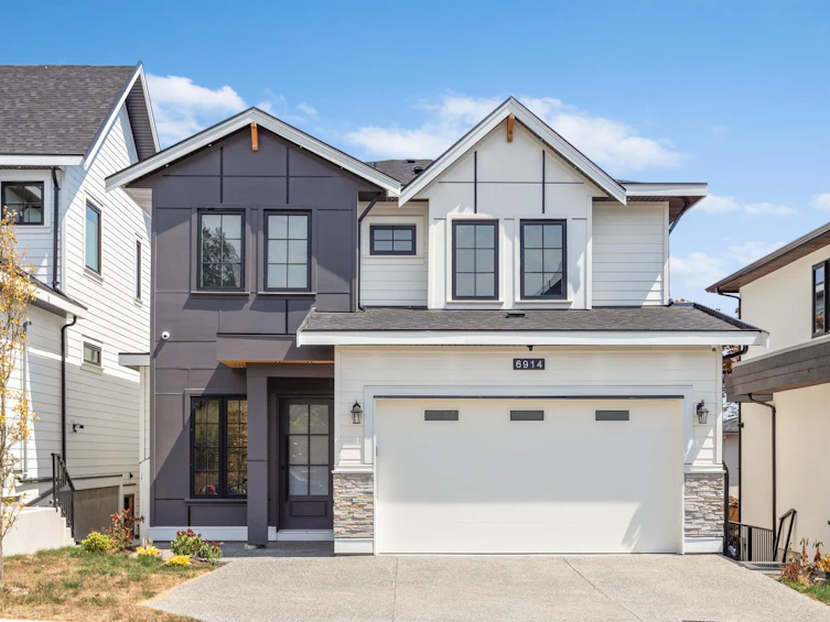 6914 204a Street, Langley, BC, V2Y 1R2