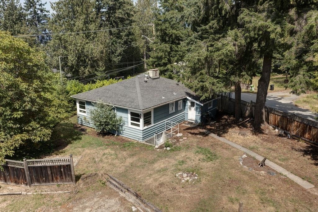 5724 Porpoise Bay Road, Sechelt, BC, V0N 3A3 - 7