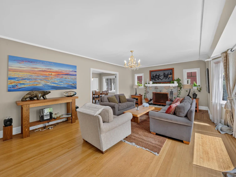 4655 W 6th Avenue, Vancouver, BC, V6R 1V6 - 4