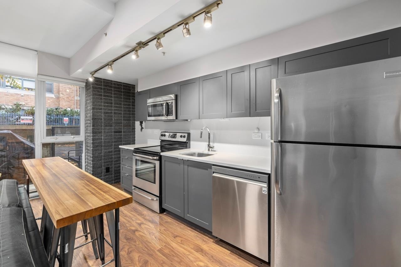 101-2511 Quebec Street, Vancouver, BC, V5T 0B6 - 9