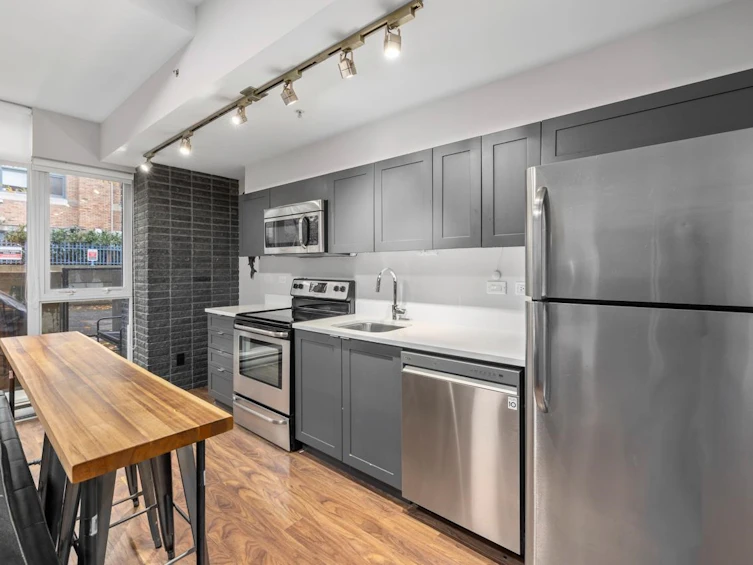 101-2511 Quebec Street, Vancouver, BC, V5T 0B6 - 9