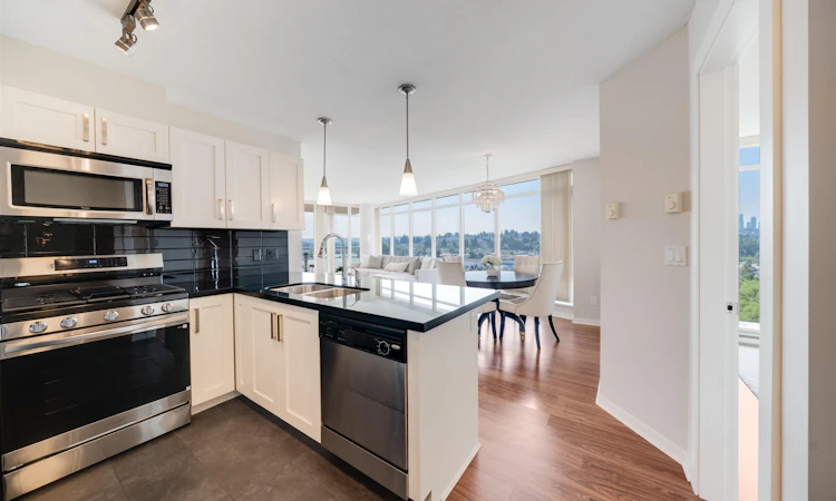 807-2133 Douglas Road