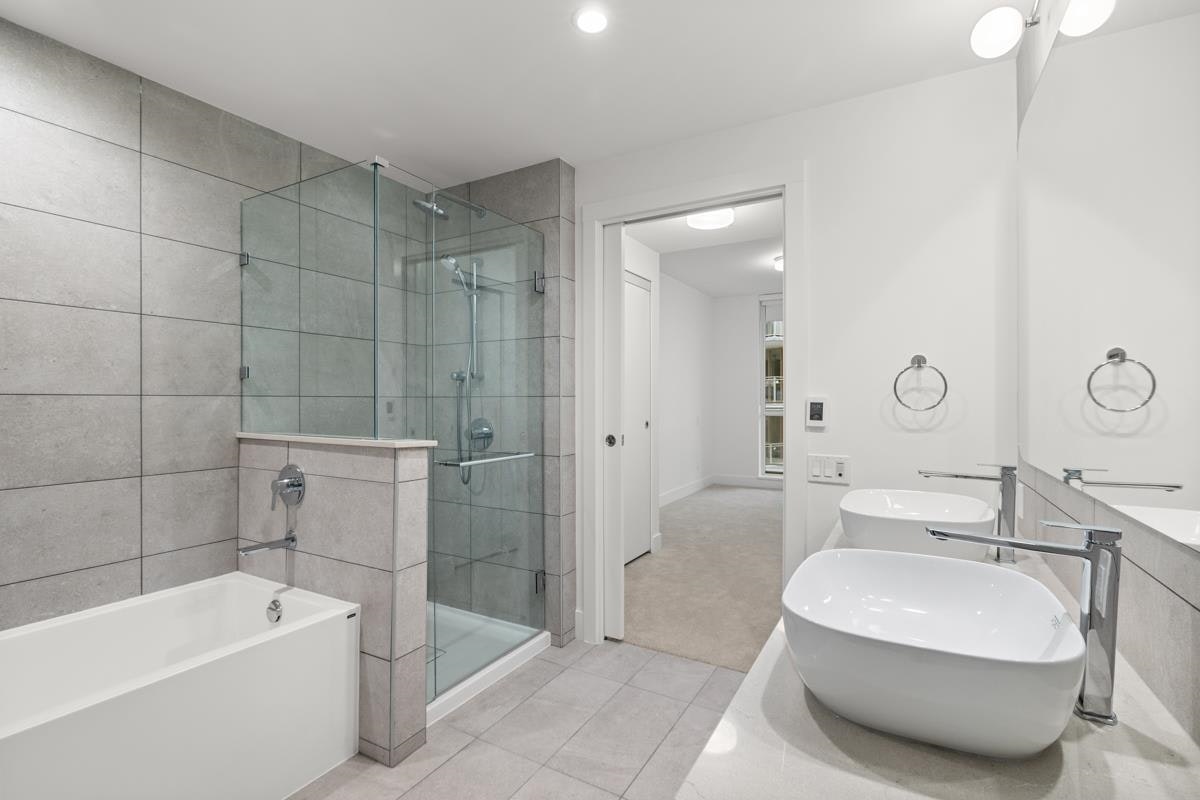 204-2325 Emery Court, North Vancouver, BC, V7J 0E3 - 16