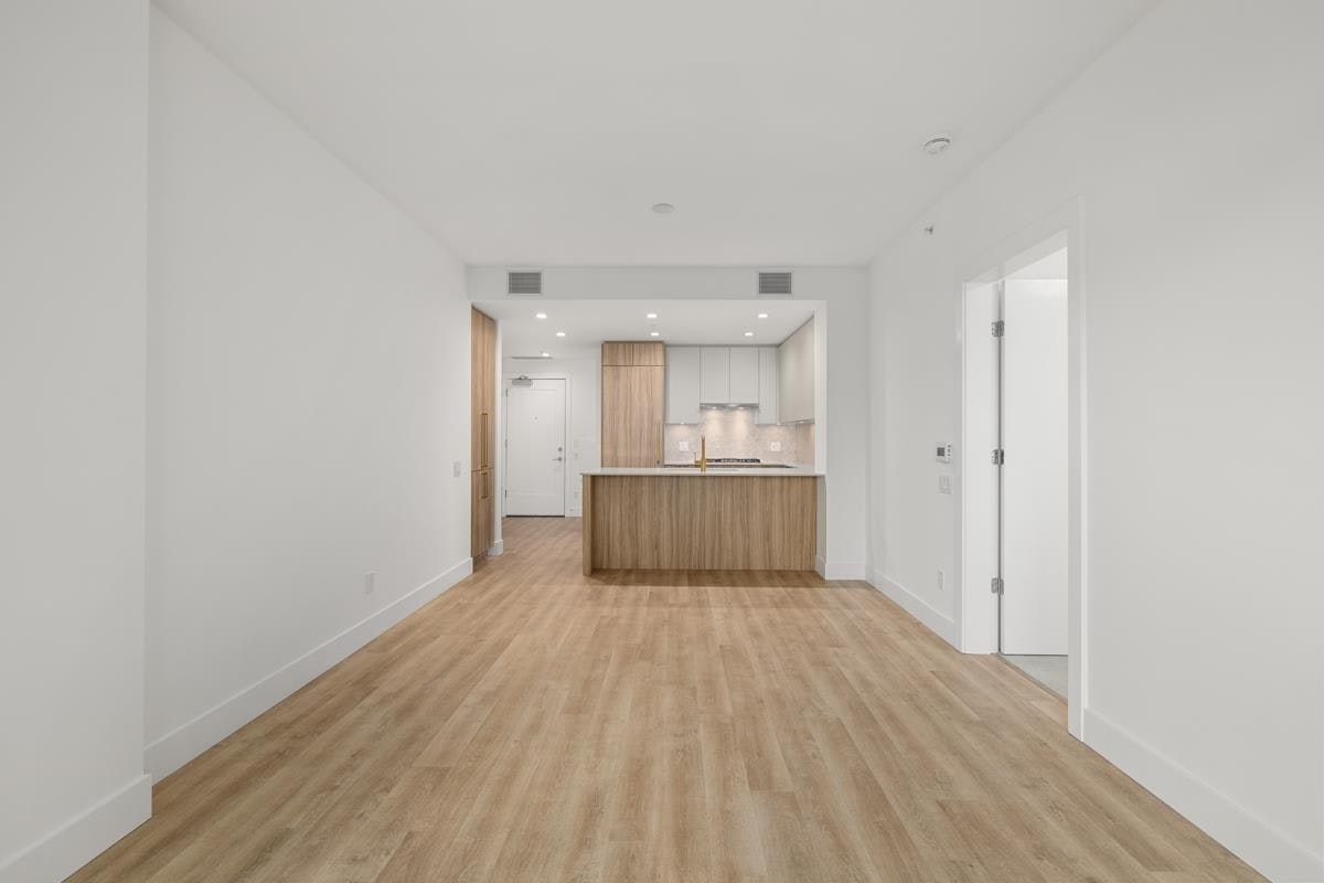 204-2325 Emery Court, North Vancouver, BC, V7J 0E3 - 9