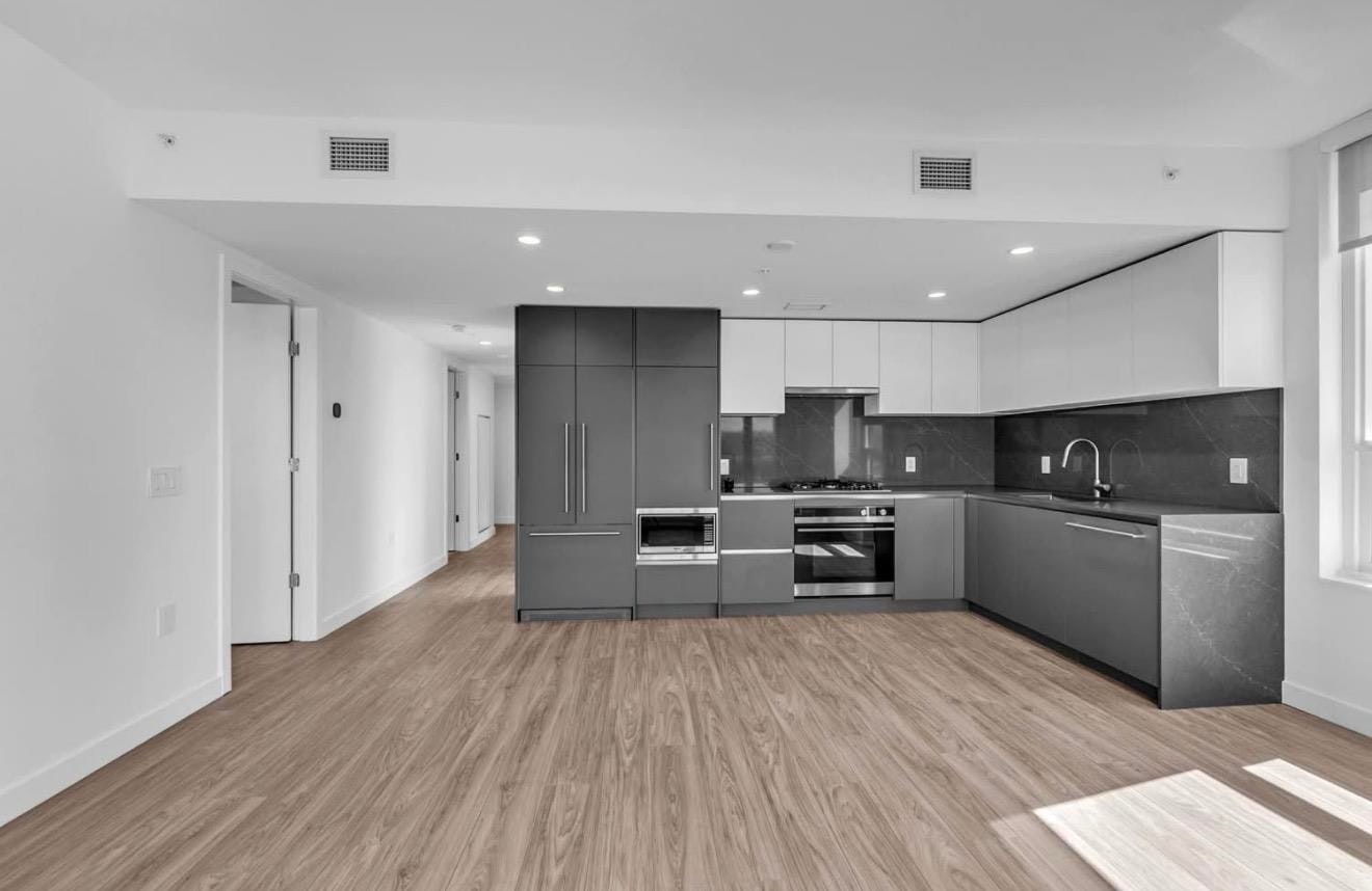 2135 Springer Avenue, Burnaby, BC, V5B 0C1 - 2