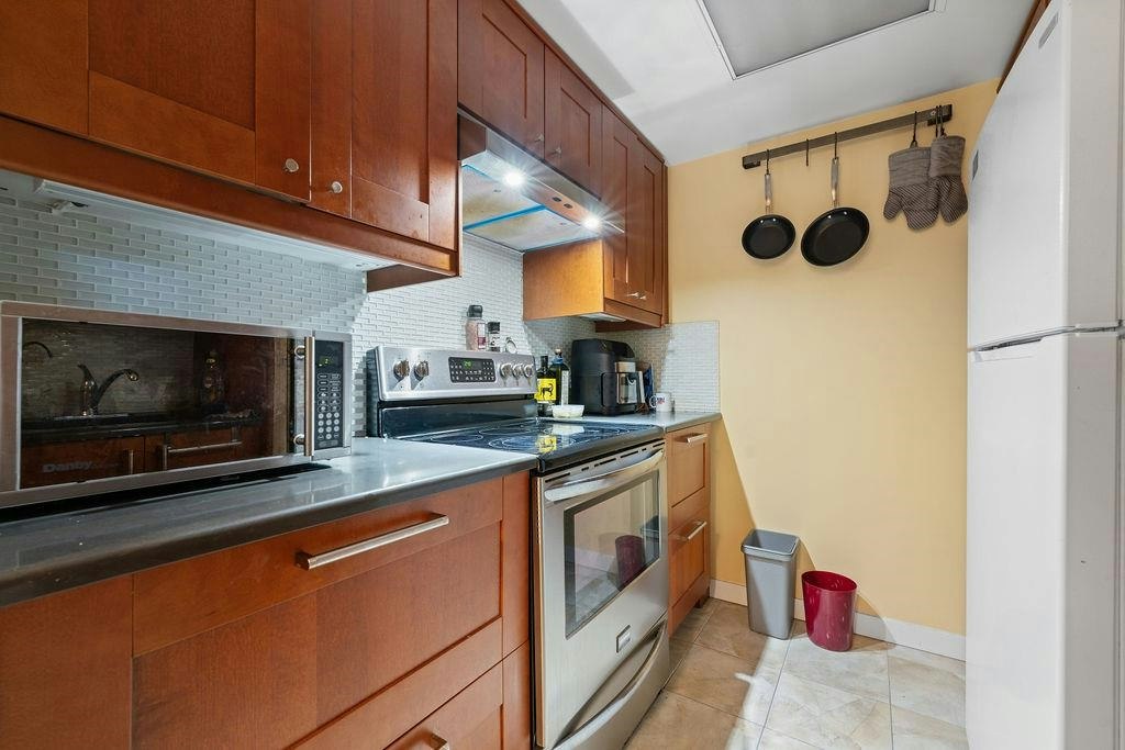 404-238 Alvin Narod Mews, Vancouver, BC, V6B 5Z3 - 12