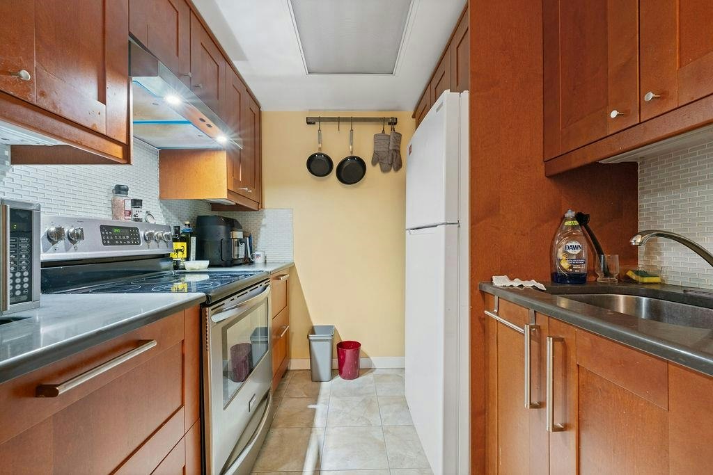 404-238 Alvin Narod Mews, Vancouver, BC, V6B 5Z3 - 11