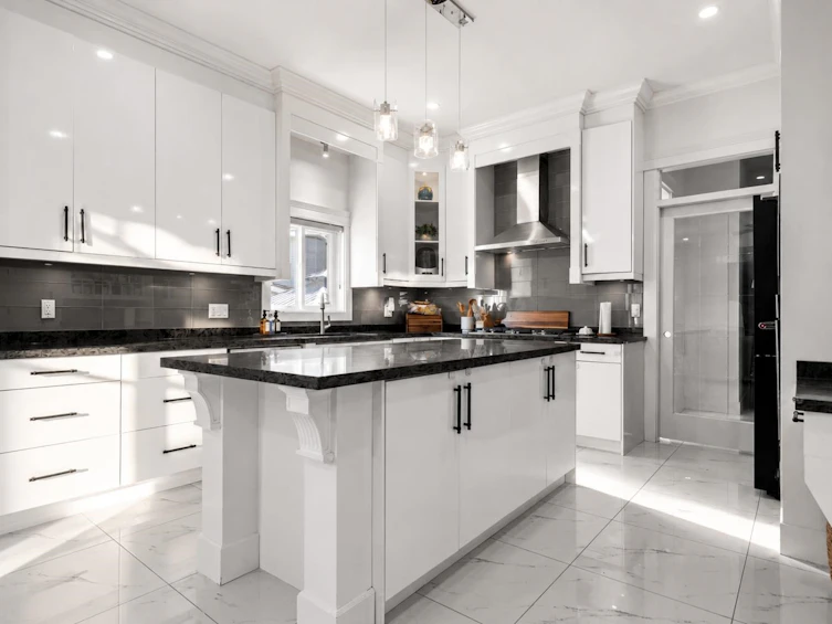18080 67 Avenue, Surrey, BC, V3S 8C3 - 8