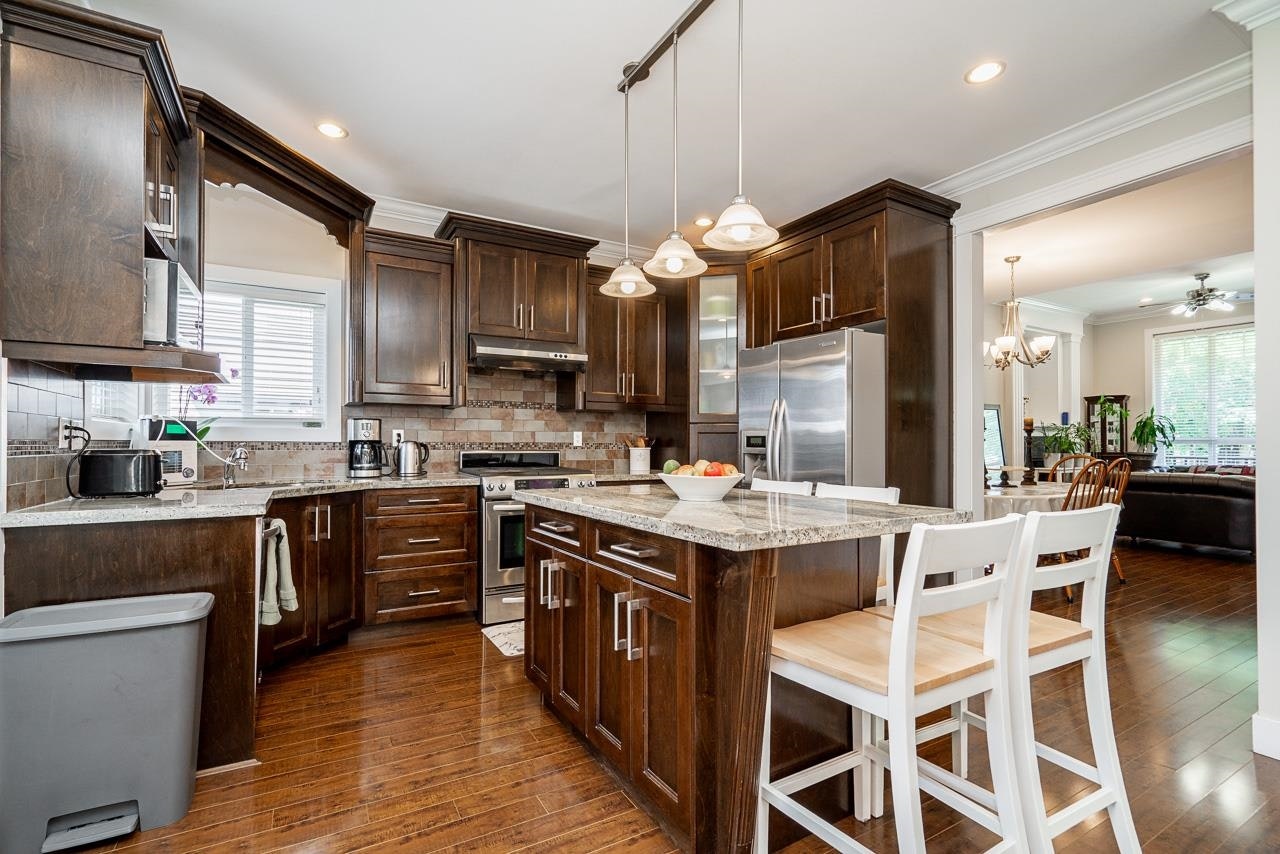 19338 72a Avenue, Surrey, BC, V4N 5X9 - 4