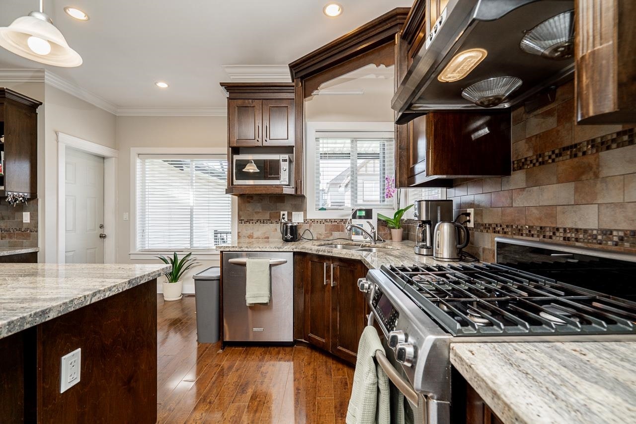 19338 72a Avenue, Surrey, BC, V4N 5X9 - 3