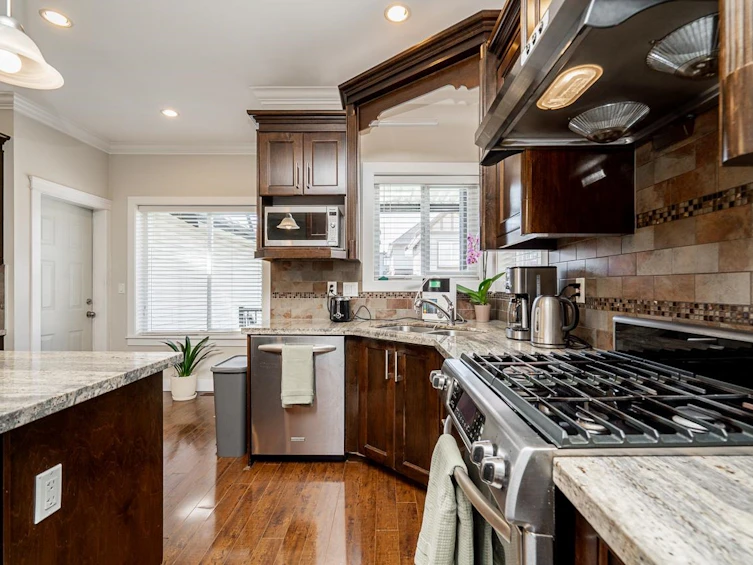 19338 72a Avenue, Surrey, BC, V4N 5X9 - 3