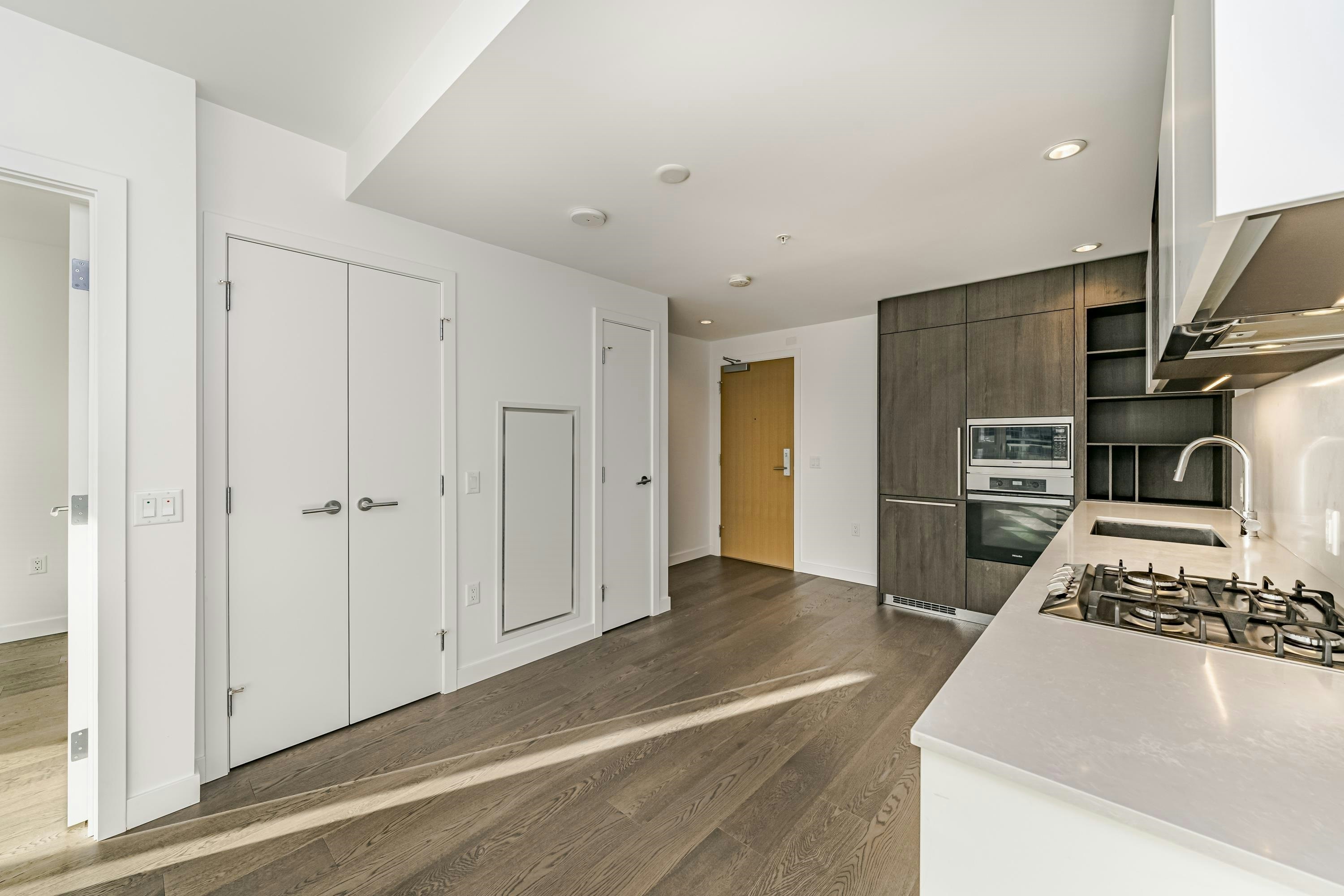22xx-6000 Mckay Avenue, Burnaby, BC, V5H 0K2 - 3