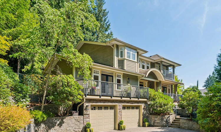 4904 Chalet Place