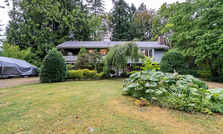20088 Fernridge Crescent