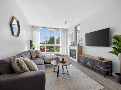 329-15918 26 Avenue - 2
