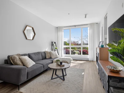 329-15918 26 Avenue - 4