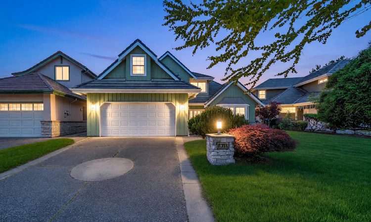 6231 Dunsmuir Crescent