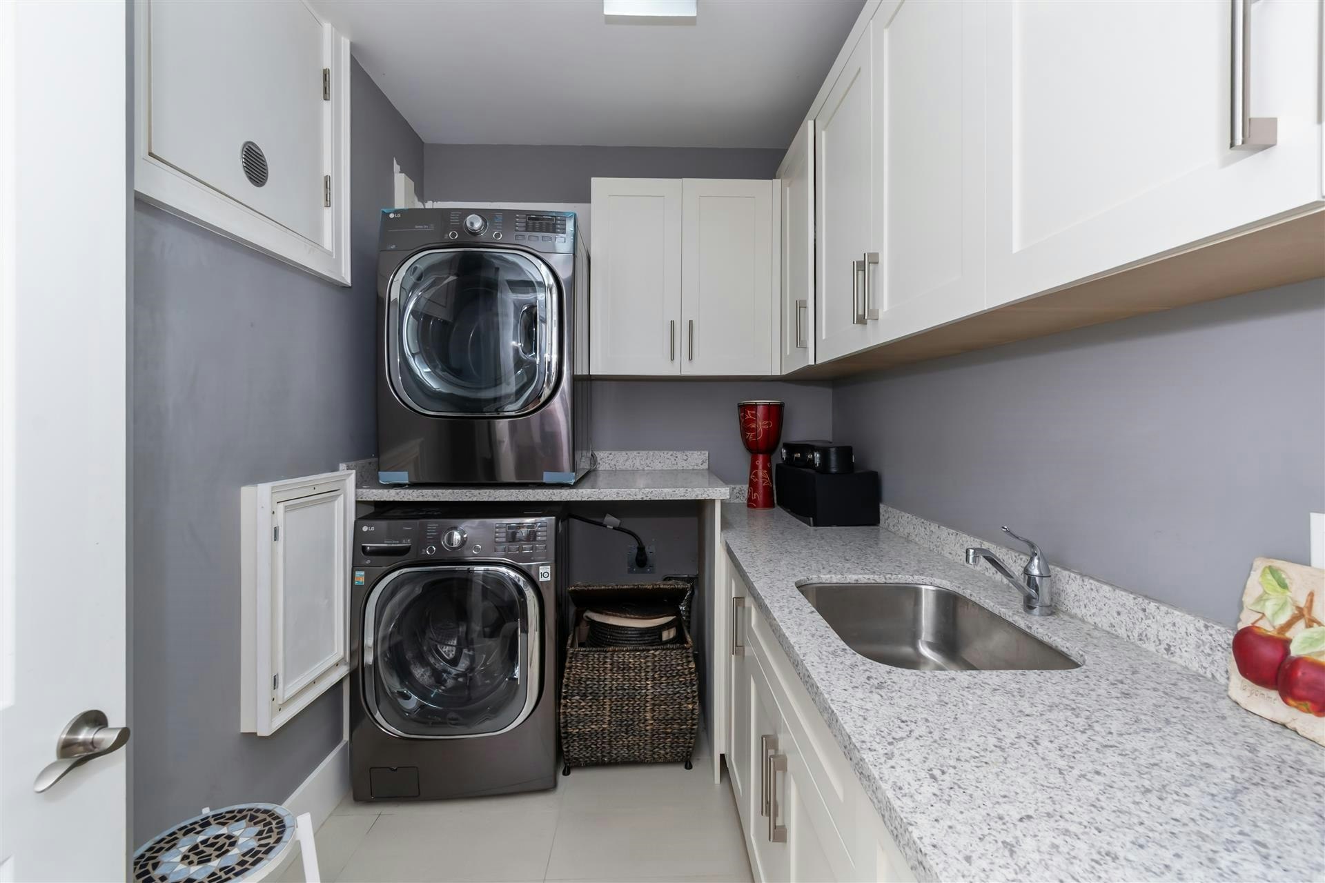 5578 Elizabeth Street, Vancouver, BC, V5Y 3J9 - 22