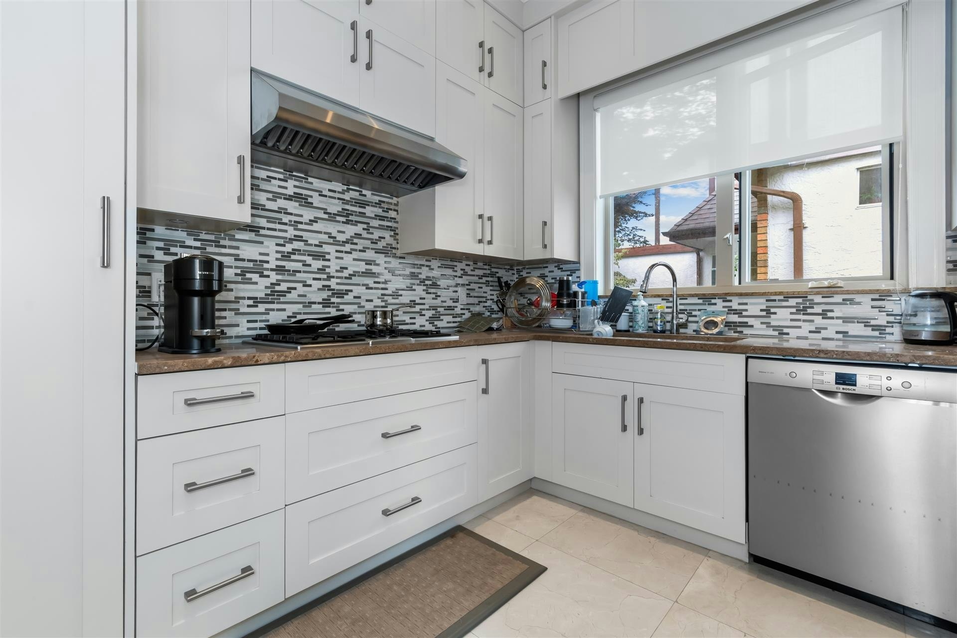 5578 Elizabeth Street, Vancouver, BC, V5Y 3J9 - 6