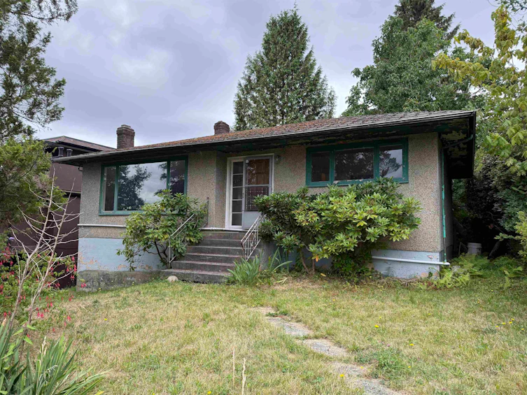 115 N Howard Avenue, Burnaby, BC, V5B 1J6