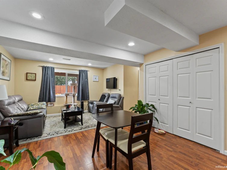 20445 Thorne Avenue, Maple Ridge, BC, V2X 8V1 - 3