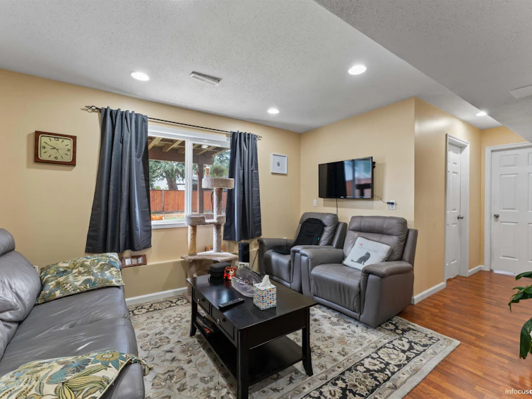 20445 Thorne Avenue, Maple Ridge, BC, V2X 8V1 - 4