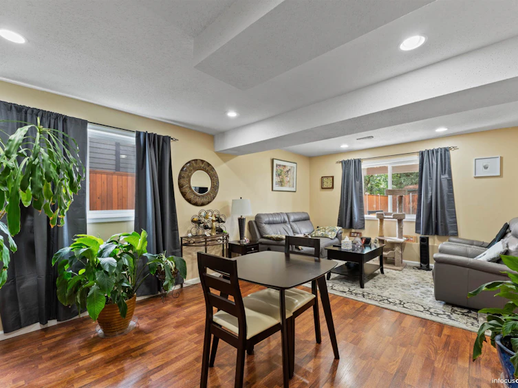 20445 Thorne Avenue, Maple Ridge, BC, V2X 8V1 - 2