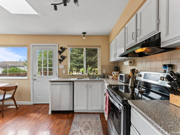 20445 Thorne Avenue, Maple Ridge, BC, V2X 8V1 - 23