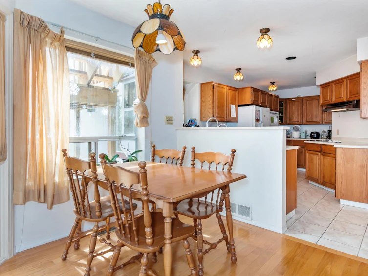 5564 Elizabeth Street, Vancouver, BC, V5Y 3J9 - 4