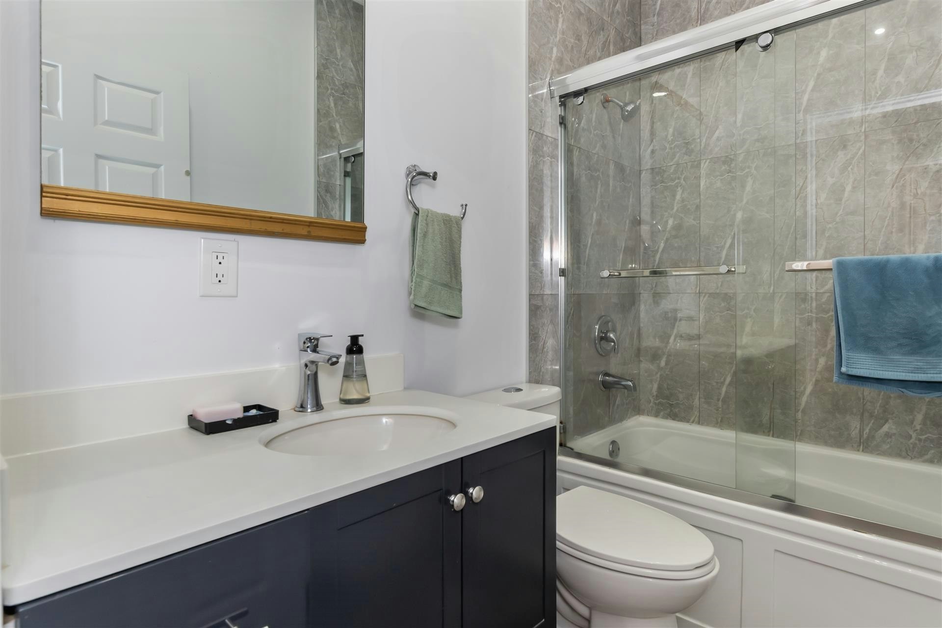 5564 Elizabeth Street, Vancouver, BC, V5Y 3J9 - 8