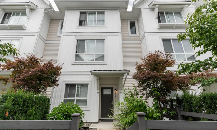 106-8335 Nelson Street