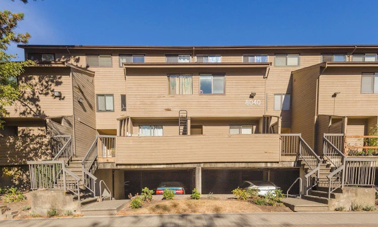 213-8040 Colonial Drive