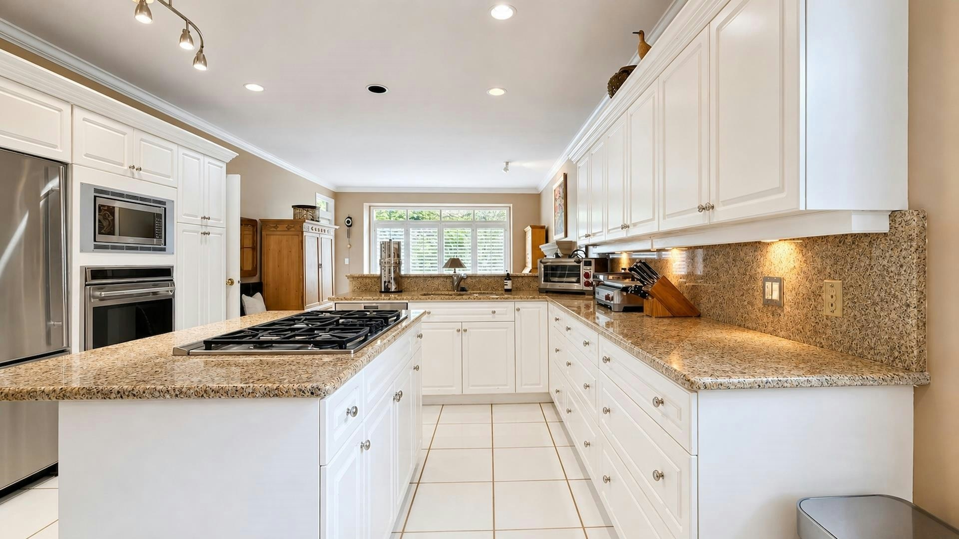 8418 Gillnet Place, Vancouver, BC, V6P 6P6 - 10