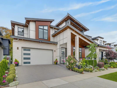 16643 18b Avenue - 2