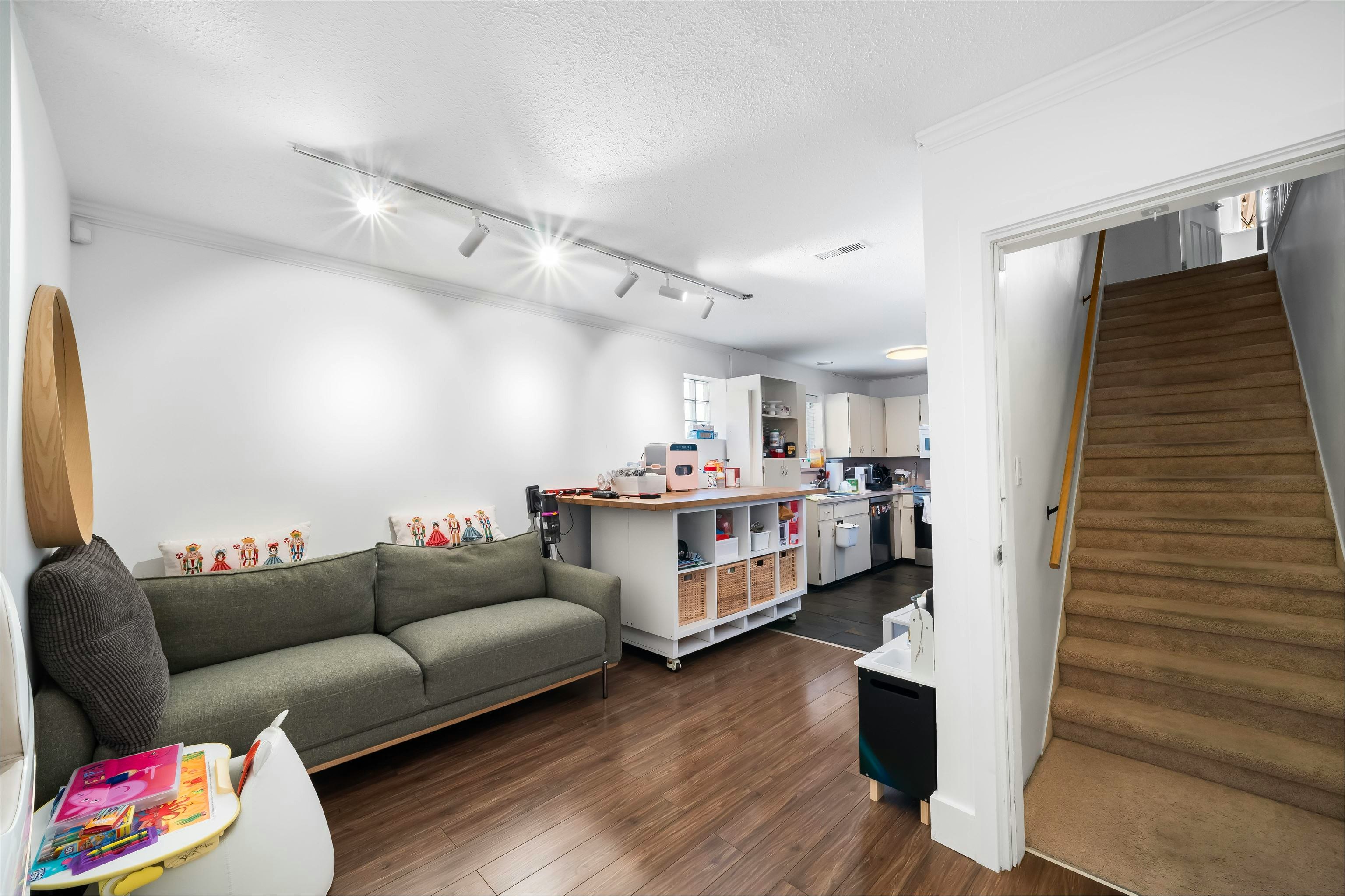 6 Sea Avenue, Burnaby, BC, V5B 3W6 - 25