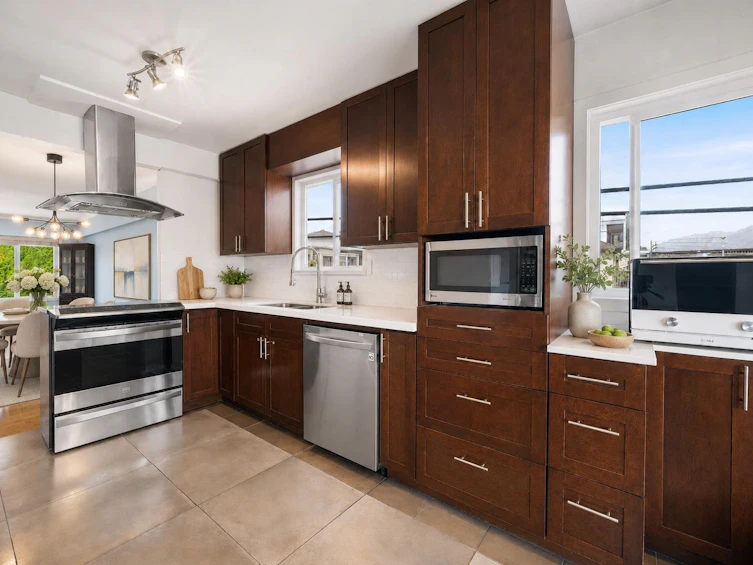 6 Sea Avenue, Burnaby, BC, V5B 3W6 - 10