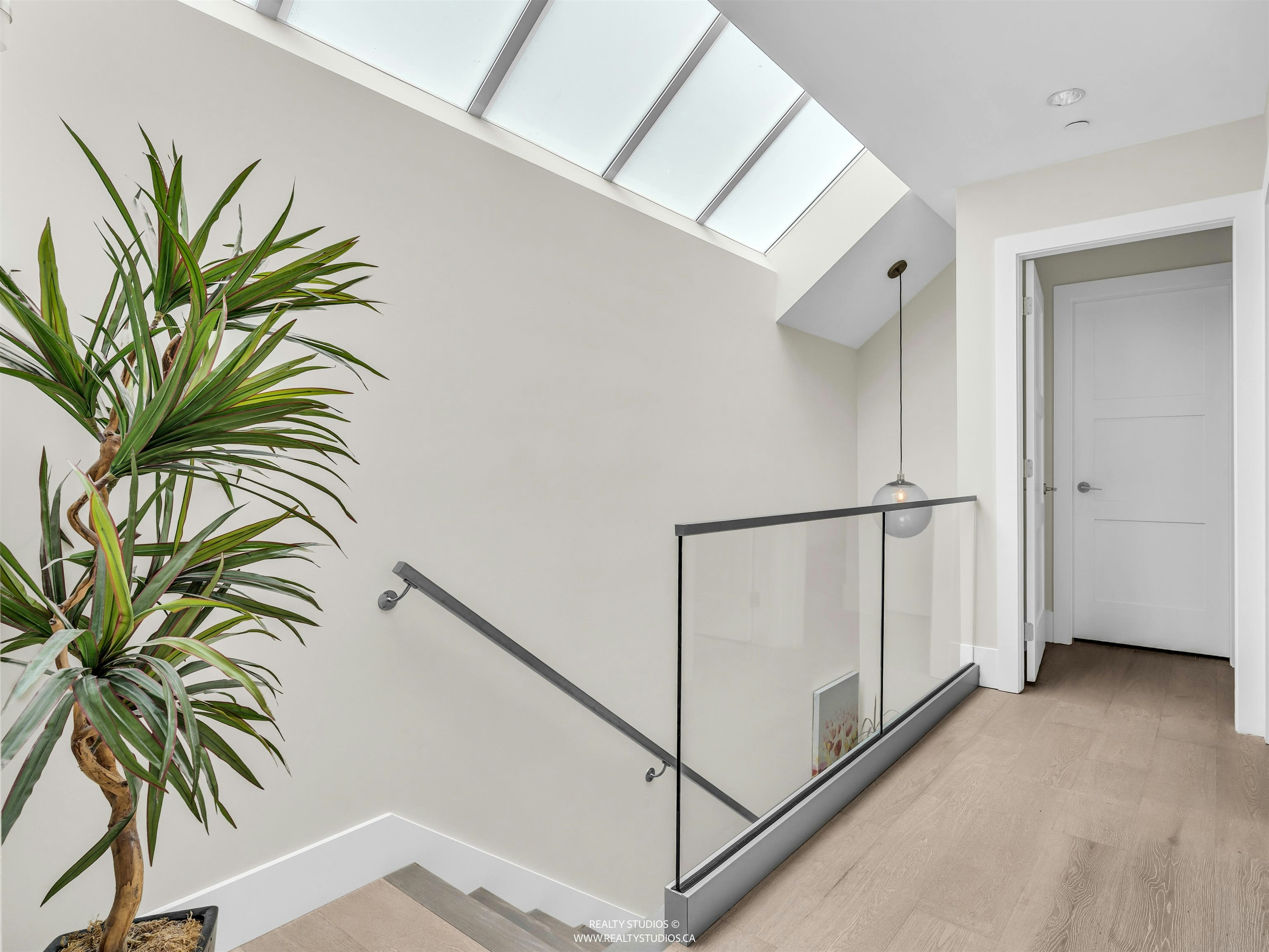 119 E 27th Avenue, Vancouver, BC, V5V 2K5 - 11