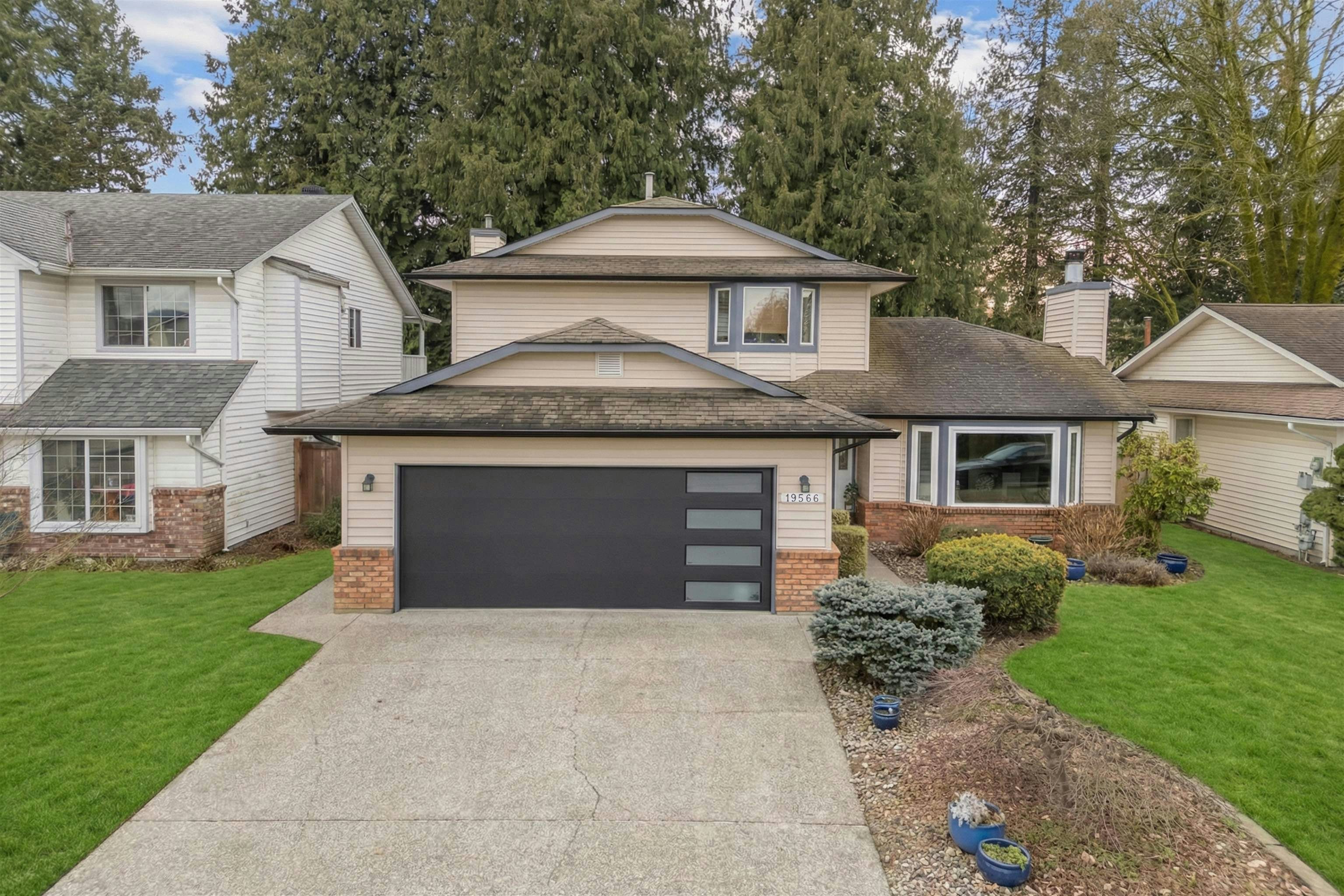 19566 Park Road, Pitt Meadows, BC, V3Y 1B1 - 2