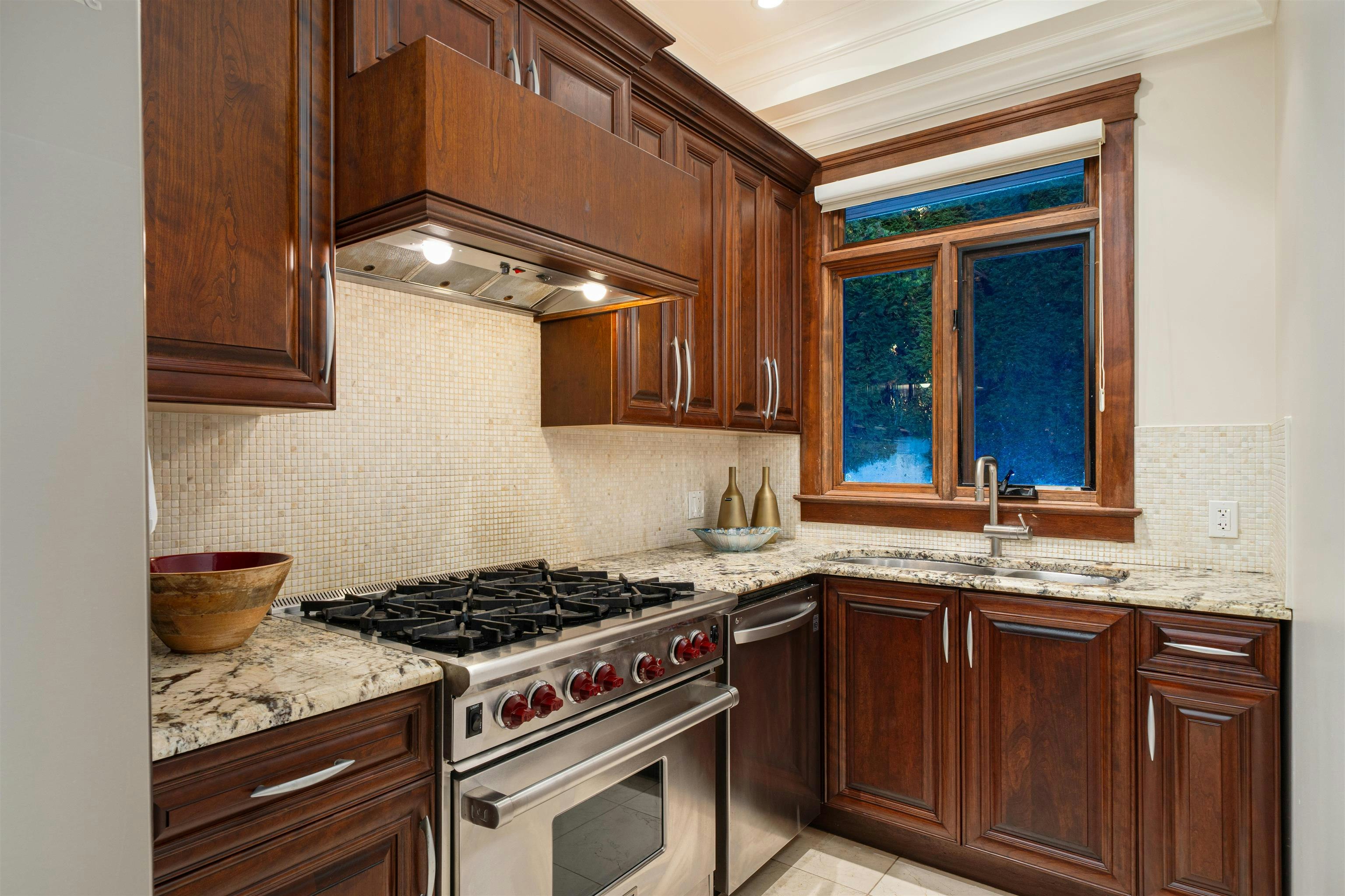 2673 Finch Hill, West Vancouver, BC, V7S 3H3 - 10