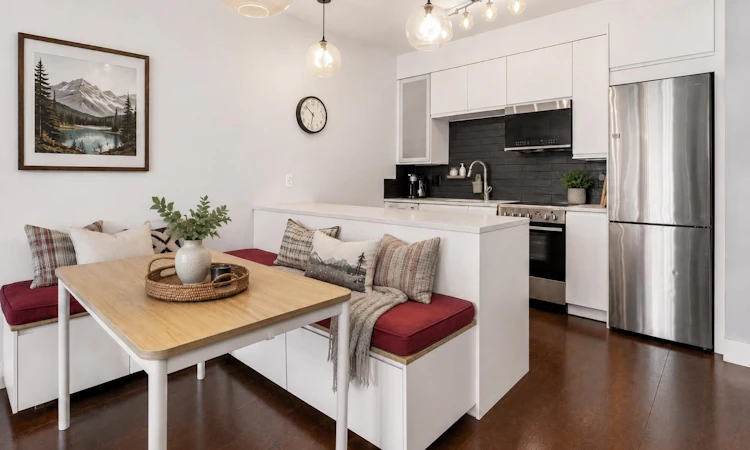 205-7330 Arbutus Street