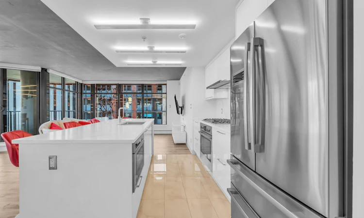 610-128 W Cordova Street