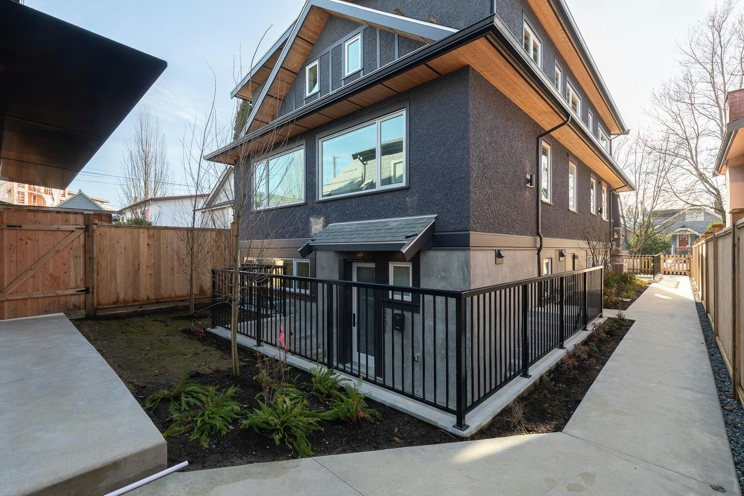 851 E 19th Avenue, Vancouver, BC, V5V 1K6 - 18