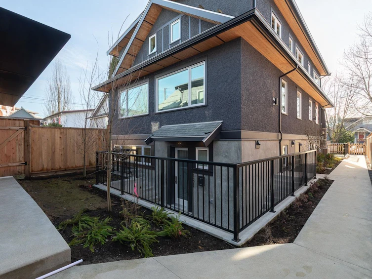 851 E 19th Avenue, Vancouver, BC, V5V 1K6 - 18