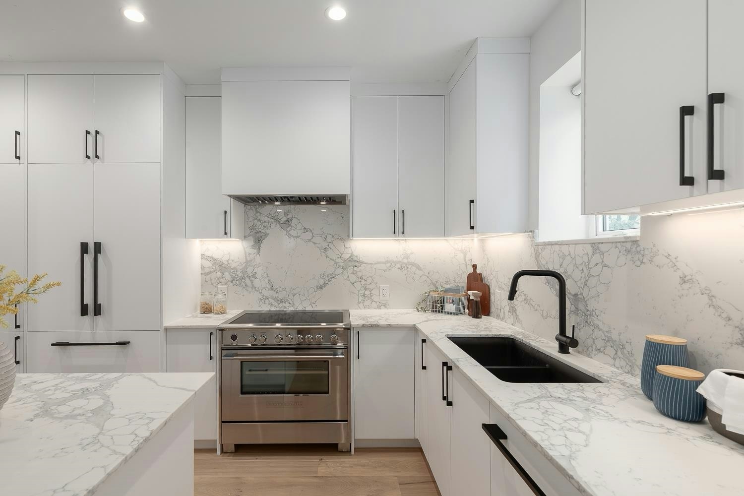 851 E 19th Avenue, Vancouver, BC, V5V 1K6 - 8