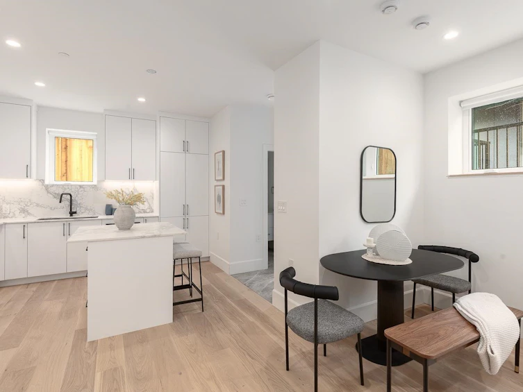 851 E 19th Avenue, Vancouver, BC, V5V 1K6 - 4
