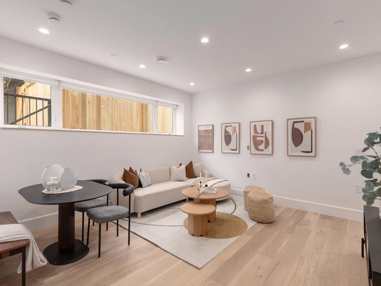 851 E 19th Avenue, Vancouver, BC, V5V 1K6 - 2