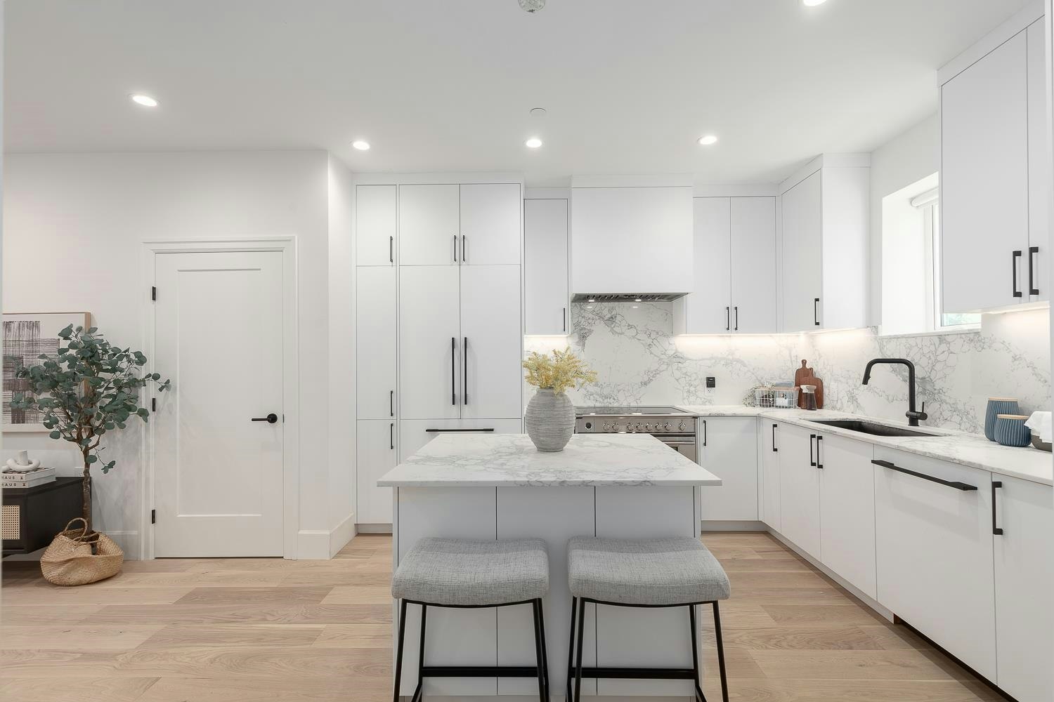 851 E 19th Avenue, Vancouver, BC, V5V 1K6 - 6