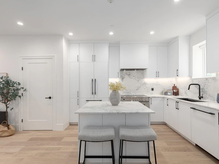 851 E 19th Avenue, Vancouver, BC, V5V 1K6 - 6